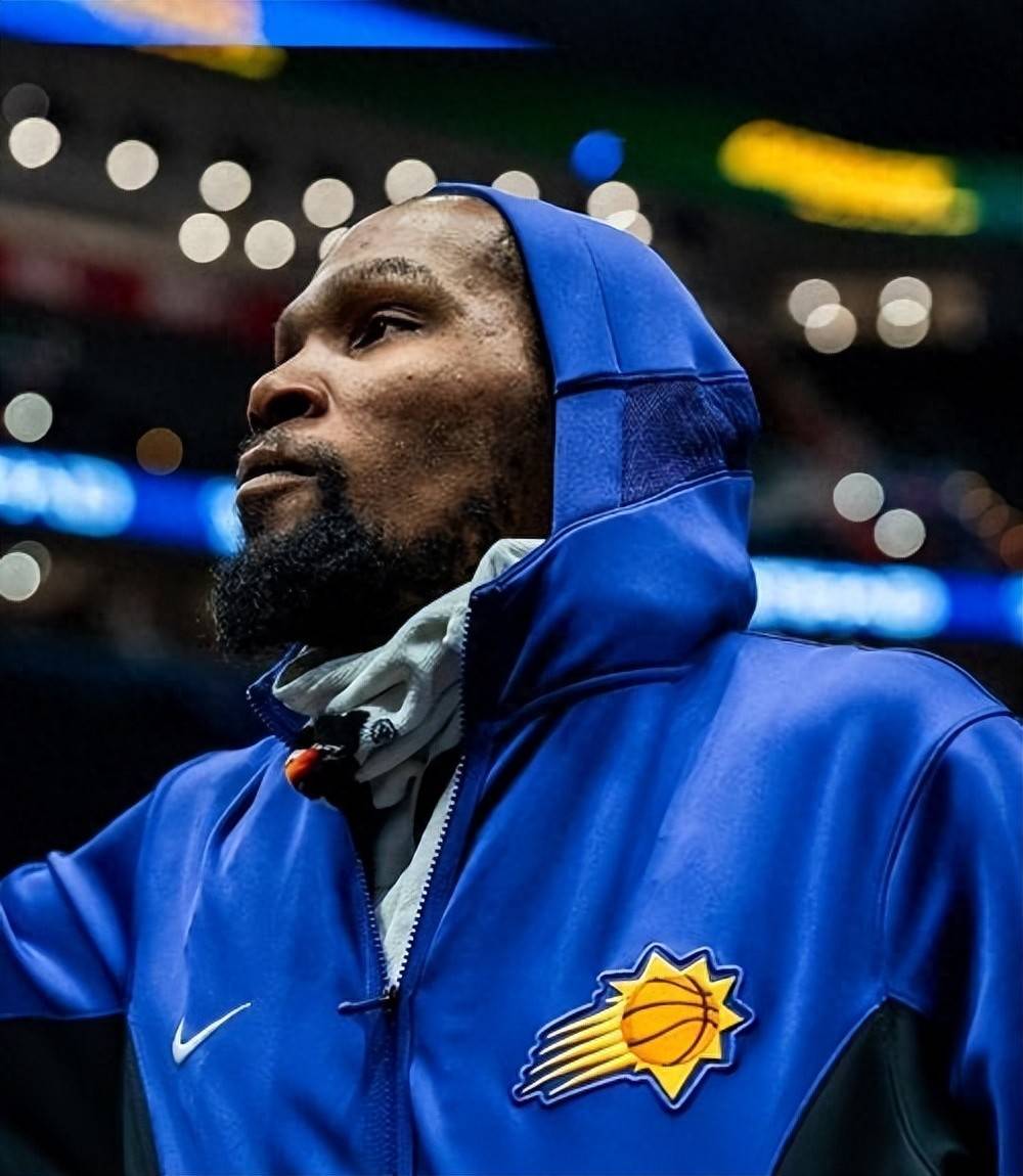 托蒂：说C罗的坏话只能说明你在嫉妒他，他和梅西的水平相当（托蒂：抹黑C罗只是出于嫉妒，他与梅西实力不相上下）